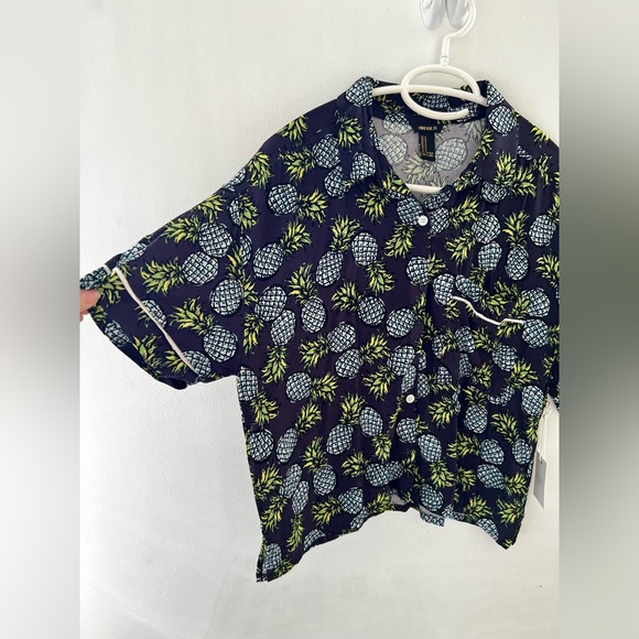 Cropped Hawaiian Button Down Shirt Forever 21 Blue Pineapples NWT Medium - Picture 5 of 12